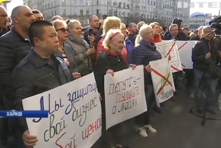 У Харкові підприємці ринку "Барабашово" біля стін мерії протестували проти будівництва дороги