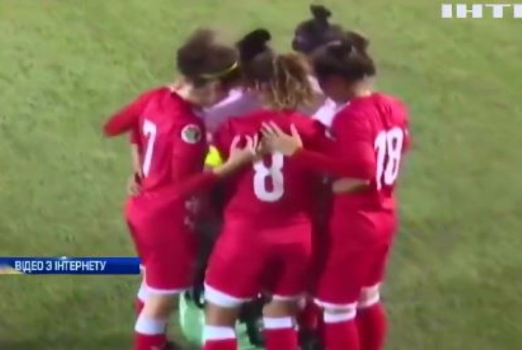 Жіноча солідарність: в Йорданії футболістки допомогли суперниці поправити хіджаб