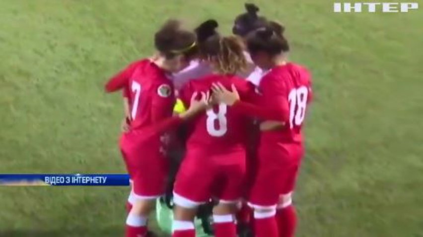 Жіноча солідарність: в Йорданії футболістки допомогли суперниці поправити хіджаб