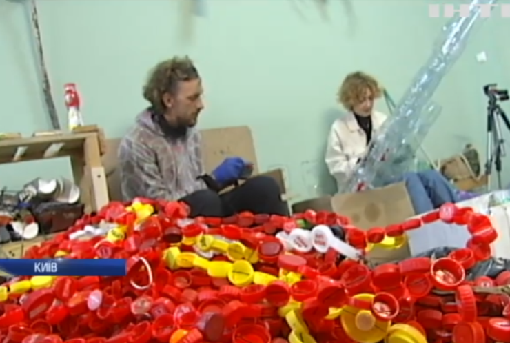 Лялька у світі сміття: у Києві готуються до ековиставки