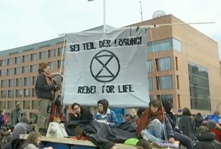 "Повстання проти вимирання": екоактивісти влаштували протести у Лондоні та Берліні 