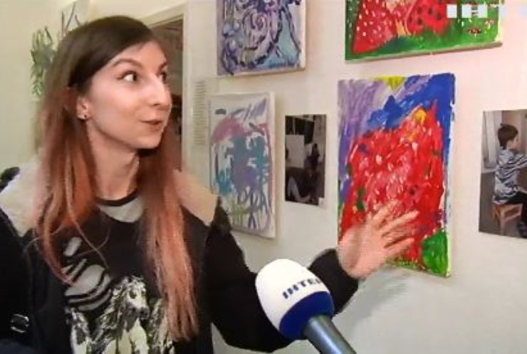Мистецтво і терапія: у Києві в рамках соціального проекту представили картини дітей з аутизмом