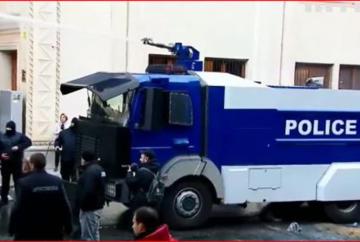 Протестувальники встановили намети під парламентом у Тбілісі