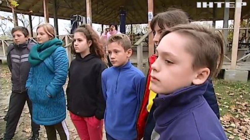 Діти з прифронтового селища Золоте проходять реабілітацію у дитячому таборі "Азовець"