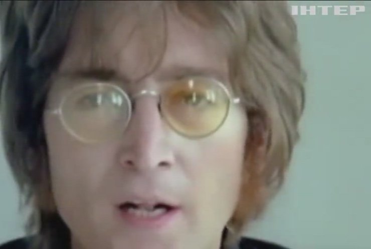 На аукціоні Sotheby's продали окуляри Джона Леннона