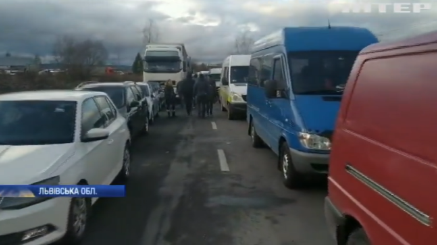 На кордоні Польщі застрягли тисячі українців 