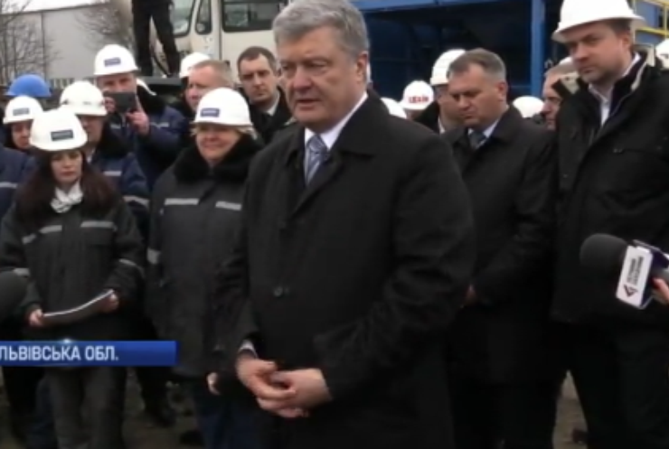 Петро Порошенко під час візиту до Львова закликав до створення спеціального бюро фінансової безпеки