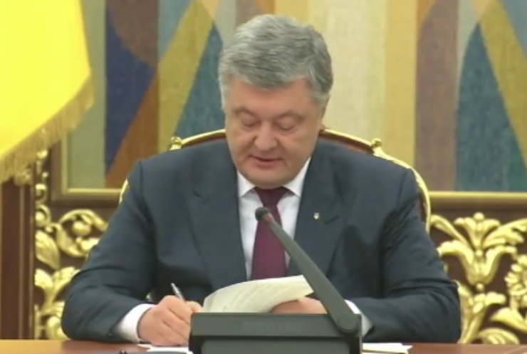 Петро Порошенко підписав закон про мову: що зміниться?
