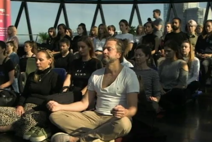 Лондонці зайнялись медитацією на хмарочосі