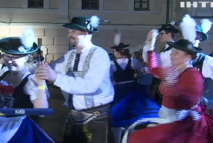 У Києві влаштували ніч традиційного танцю