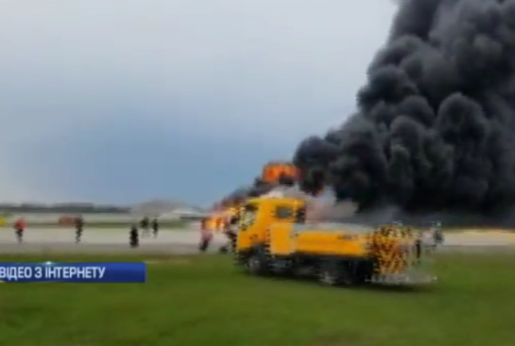 Авіакатастрофа у "Шереметьєво": бортпровідники до останнього визволяли пасажирів із пекла
