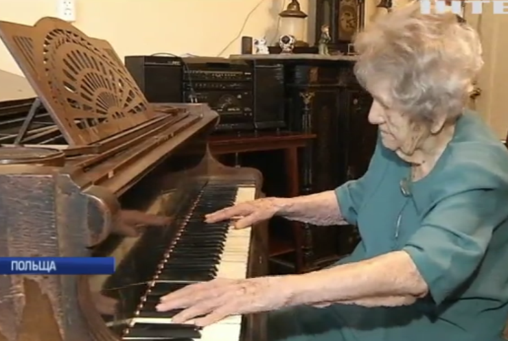 Довгожителька з Польщі вражає грою на фортепіано
