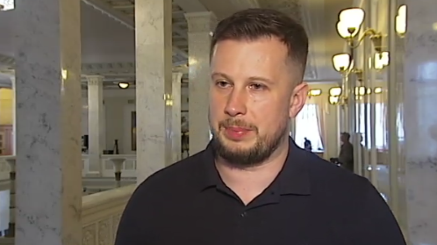 Лідер "Нацкорпусу" розкритикував заяву Зеленського про нові обстріли на Донбасі