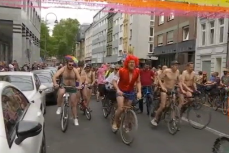 Німці зібралися на голий велозаїзд
