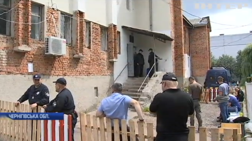 Дострокові вибори: у 207 окрузі голові ОВК погрожували розправою 
