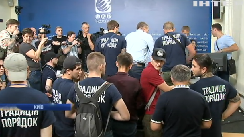 У Києві радикали намагалися зірвати прес-конференцію щодо фальсифікацій на окрузі №50