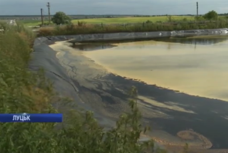 Луцьк потерпає від нестерпного смороду 
