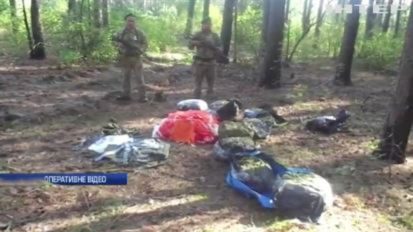 На кордоні з Росією знайшли російські парашути