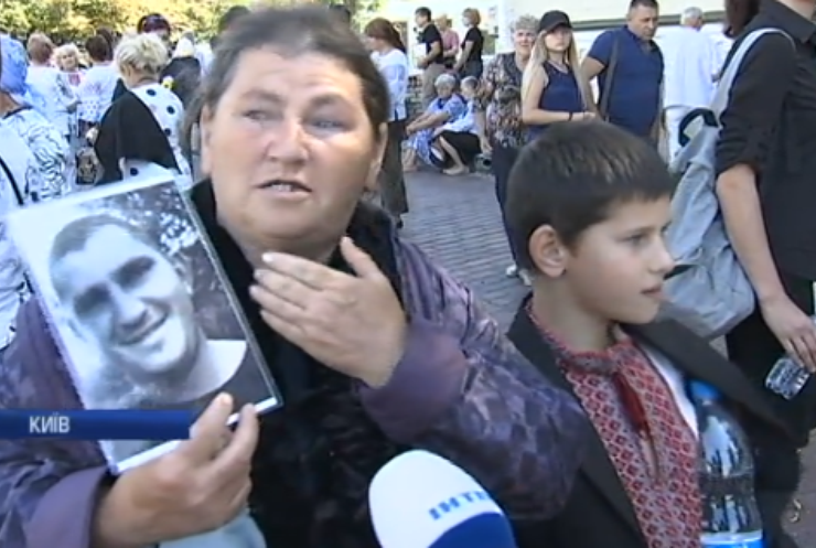 На Михайлівській площі вшанували пам'ять захисників України