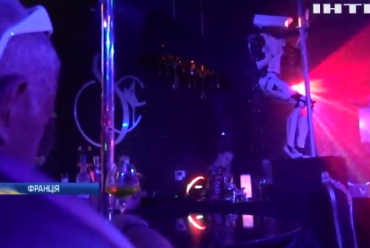 Стриптизерок у нічному клубі замінили роботами-гуманоїдами