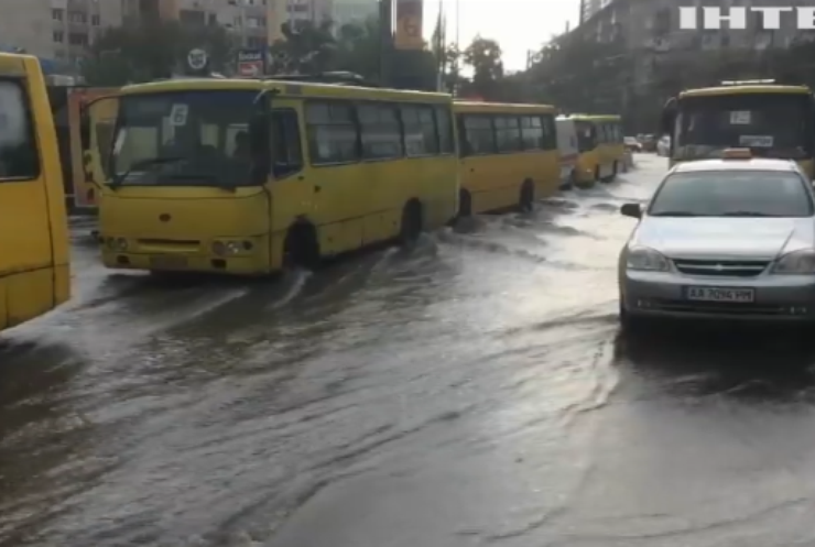 Потопи у Києві: куди йдуть гроші на чистку каналізації?
