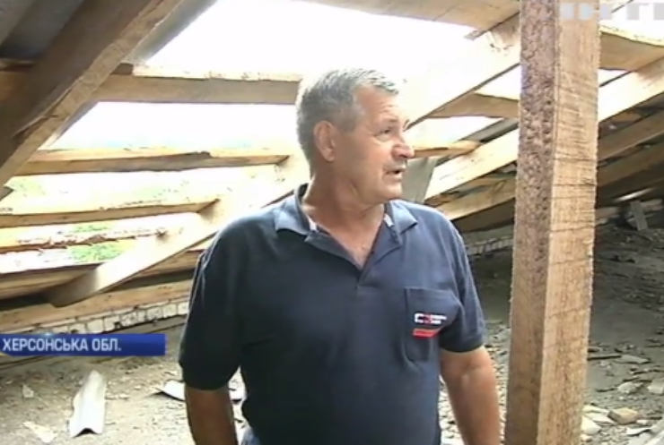 "Зруйнований дах - навчанню не завада": школу на Херсонщині не поспішають ремонтувати після буревію
