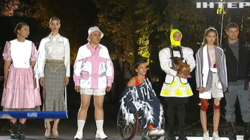 На Ukrainian Fashion Week представили одяг, що рятує на дорогах