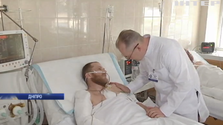 Хірурги рятують життя поранених на Донбасі військових