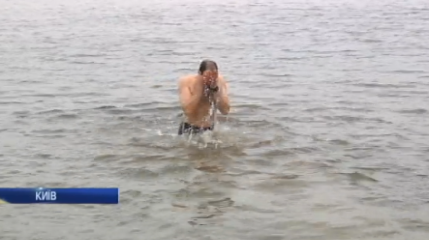 Хрещення-2020: рятувальники навчають, як правильно пірнати в холодну воду