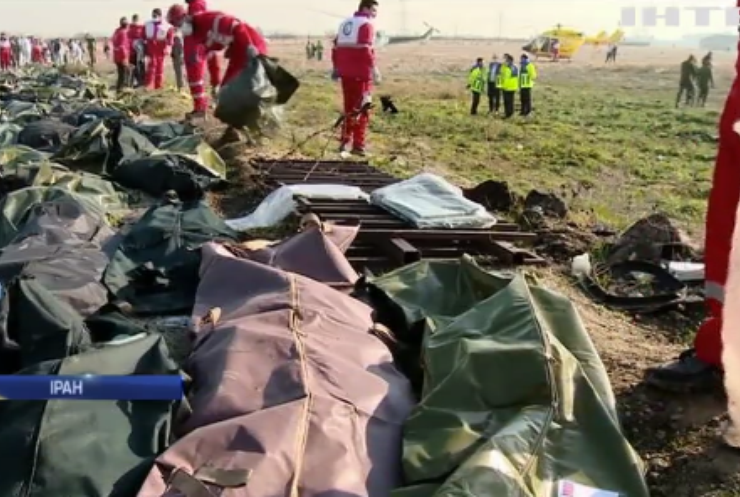 Дві ракети класу земля-повітря: ЗМІ оприлюднили подробиці збиття українського літака