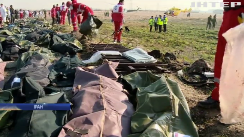 Дві ракети класу земля-повітря: ЗМІ оприлюднили подробиці збиття українського літака