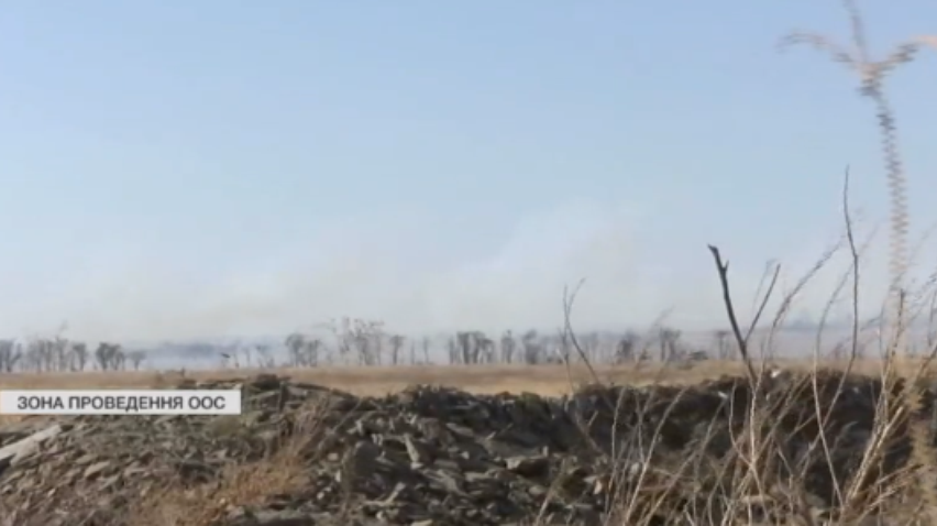 Донбас у вогні: військові рятують від пожеж товаришів та боєприпаси 