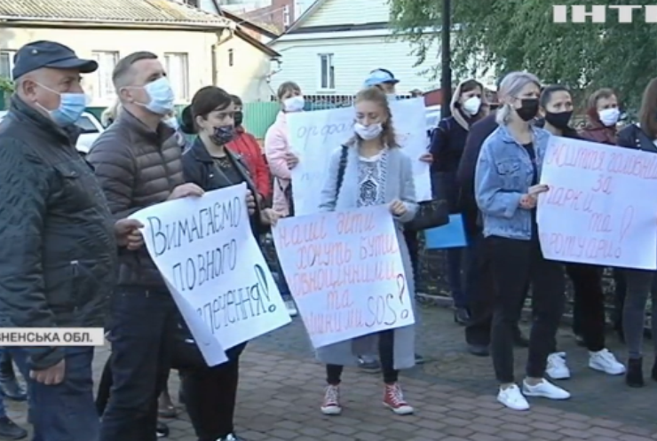 У Костополі батьки дітей з рідкісними захворюваннями вийшли на протест