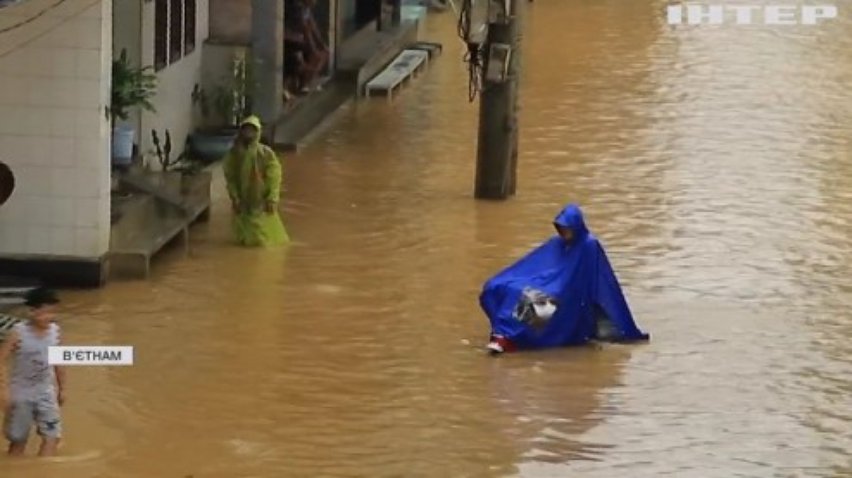В'єтнам потерпає від масштабних повеней: є постраждалі