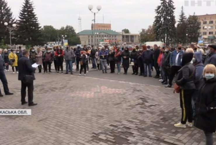 Натовпи на зупинках та протести бізнесменів: як проходить карантин в областях України