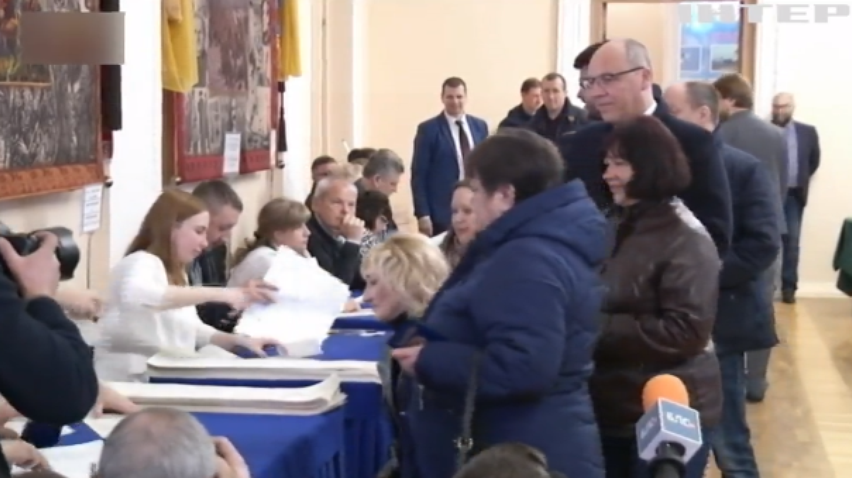 Місцеві вибори в Україні: поліція фіксує численні спроби підкупу громадян