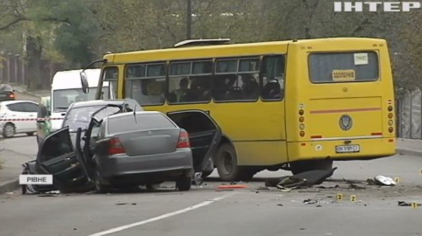 У Рівному авто протаранило маршрутку із пасажирами: всі подробиці