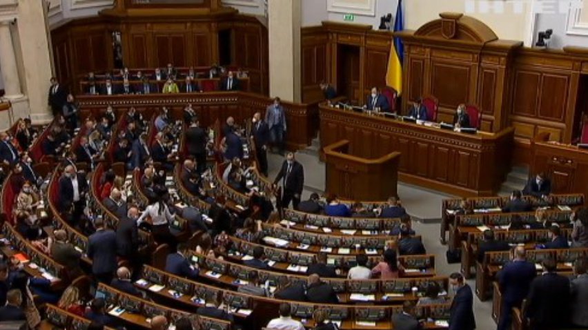 Депутати скасували рішення про позбавлення акредитації деяких ЗМІ