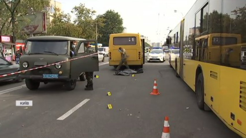 Автотроща у столиці: чому водій маршрутки не зупинився?