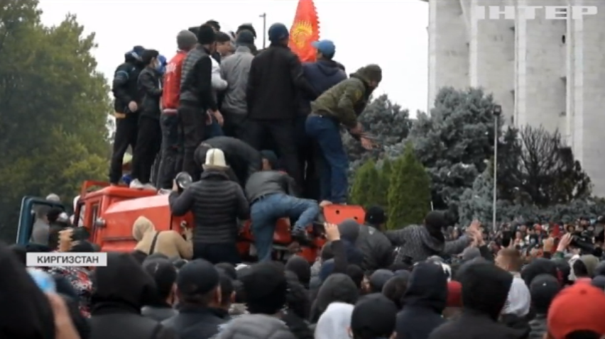 У Киргизстані протестуючі за ніч змінили владу: всі подробиці