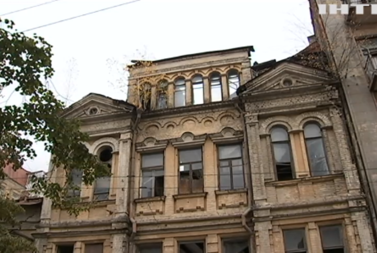 Мешканець історичної садиби Києва відмовляється залишати аварійну будівлю 