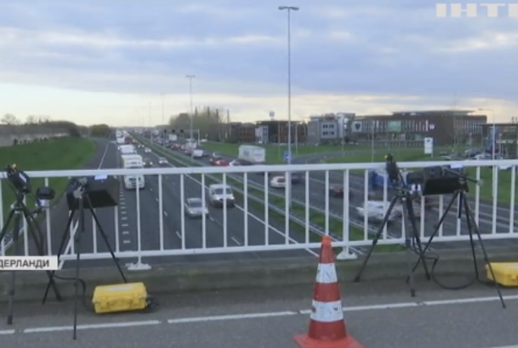 У Нідерландах камери "полюватимуть" за водіями із мобільниками