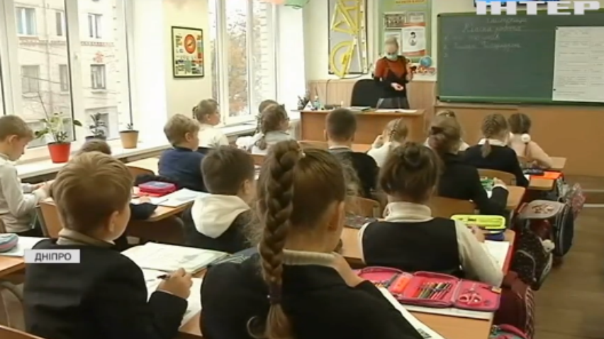 Без освіти та медичного спостереження: медики закликають не закривати школи на карантин