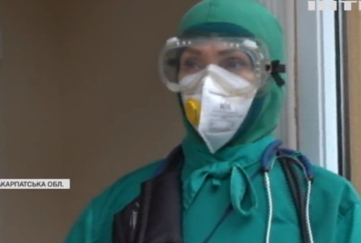 День у лікарні: як українські медики борються із коронавірусом