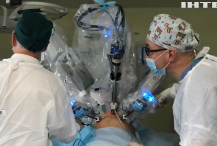 Робот-хірург провів першу операцію в Україні