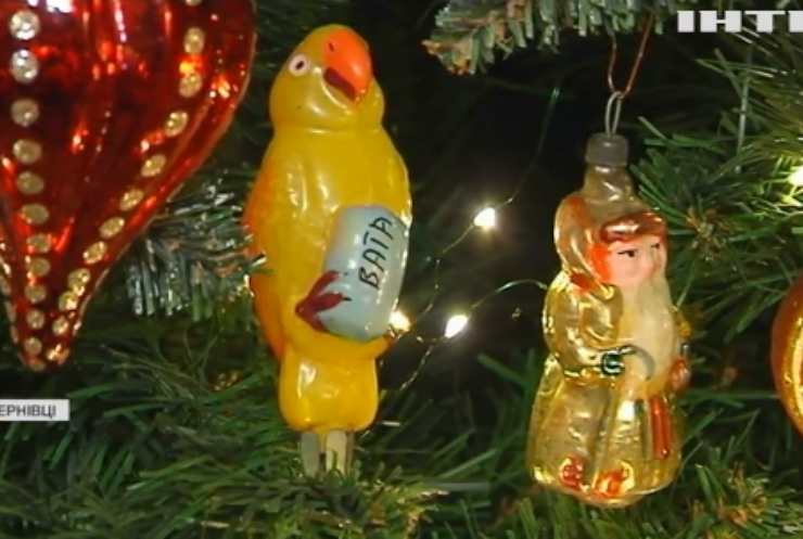 У Чернівцях представили сотні раритетних новорічних іграшок 