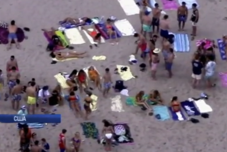У Флориді сотні людей відпочивають на пляжі попри карантин