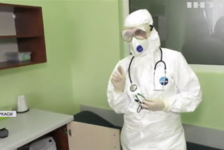 Нестача масок, костюмів та медапаратів: Україна зустріла пандемію в умовах суворого дефіциту