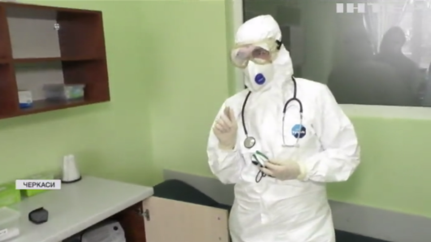 Нестача масок, костюмів та медапаратів: Україна зустріла пандемію в умовах суворого дефіциту
