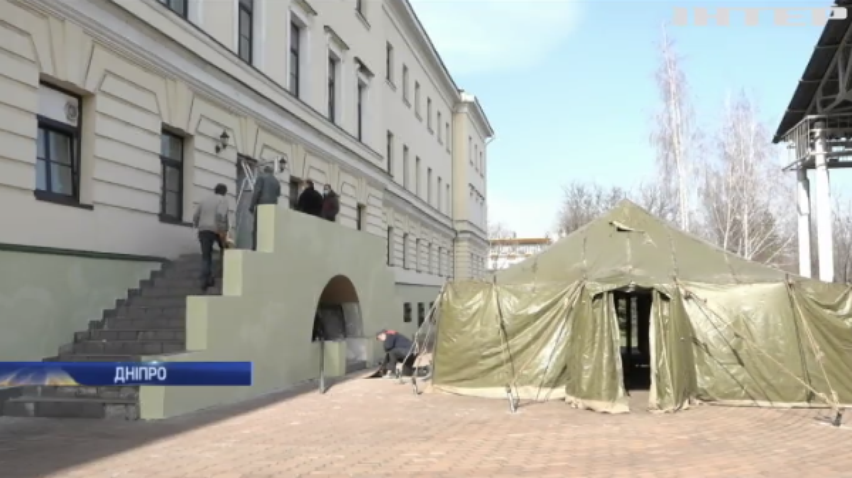 Коронавірус в Україні: рятувальники розгортають тимчасові пункти прийому пацієнтів